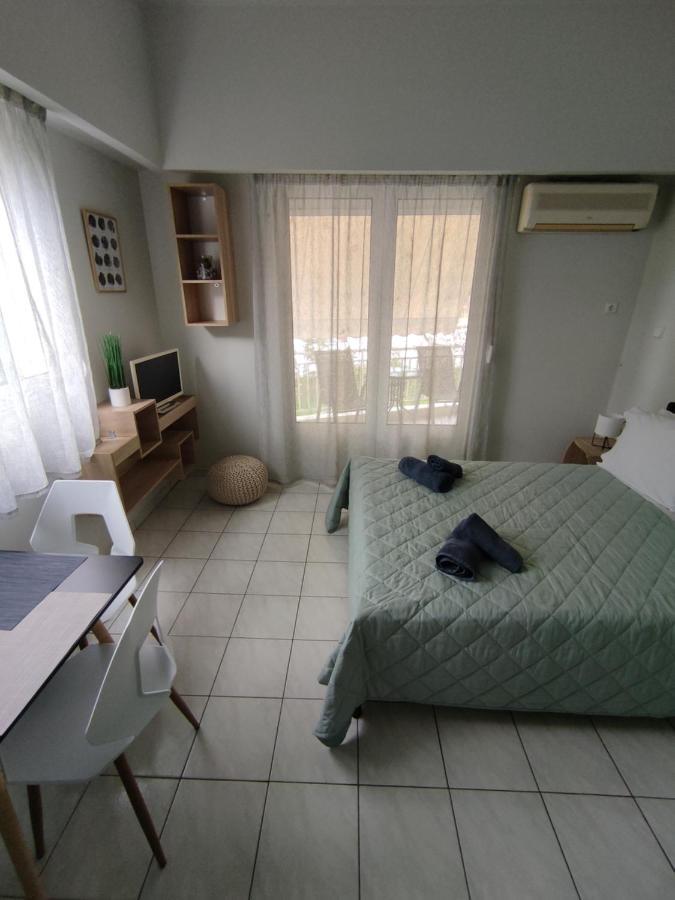 D&D Studio Apartment Pyrgos  Bagian luar foto